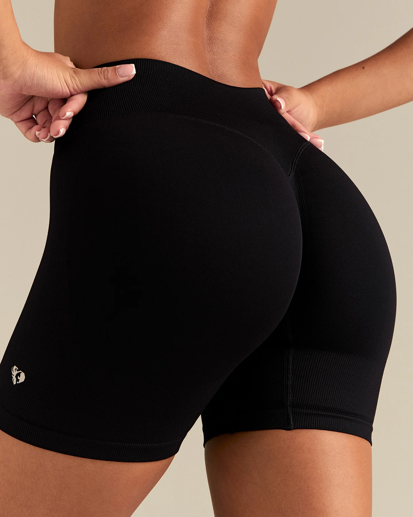 Emphasize Mid Waist 5" Shorts | Black - Image 3